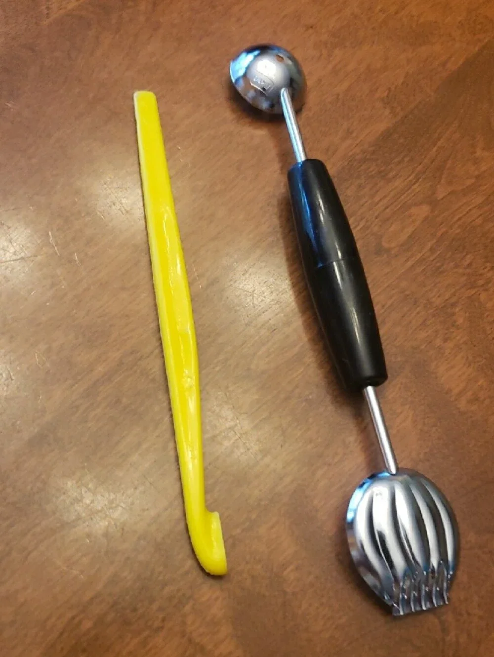 Vtg Tupperware Yellow Citrus Peeler Tool & Ekco Double-Ended Stainless Scoop